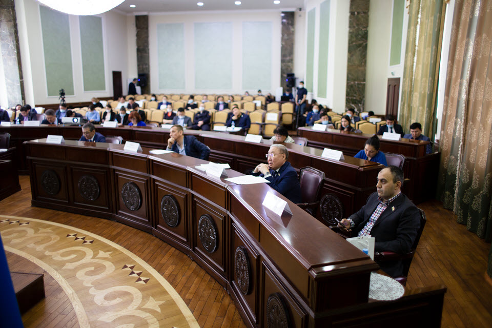 На сессии Якутской городской Думы приняли решение установить налоговую льготу многодетным семьям