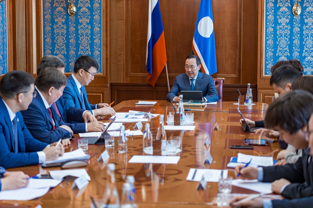 Айсен Николаев обозначил меры поддержки якутских организаций культуры и спорта в условиях санкций