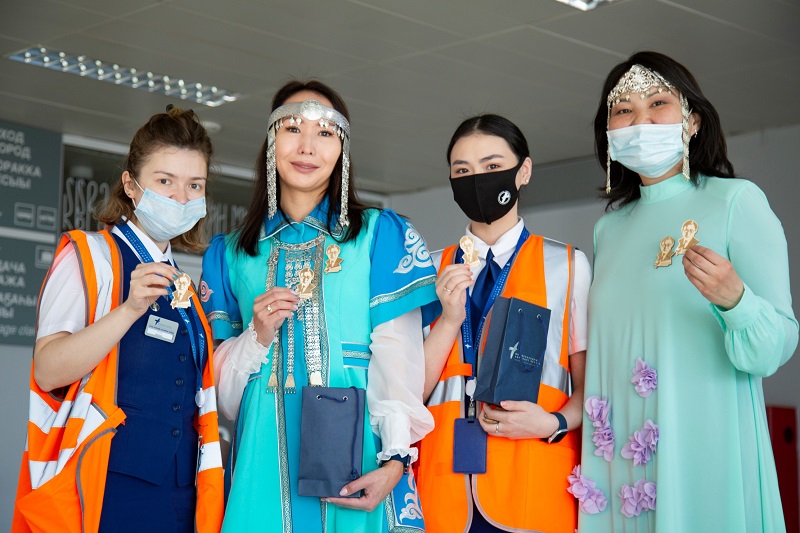 Аэропорт "Якутск" поздравляет со 100-летием образования Якутской АССР!