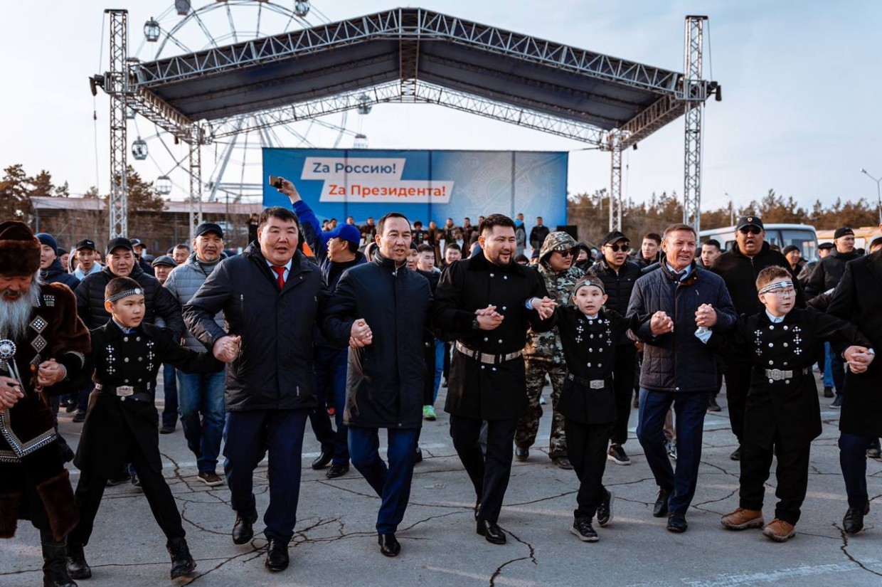 Фотофакт: Якутские мужчины провели осуохай в поддержку решений президента России