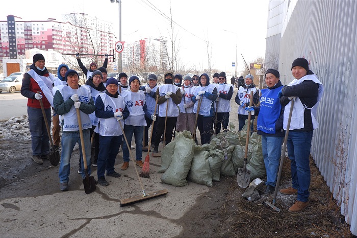 Сотрудники Алмазэргиэнбанка вышли на субботник