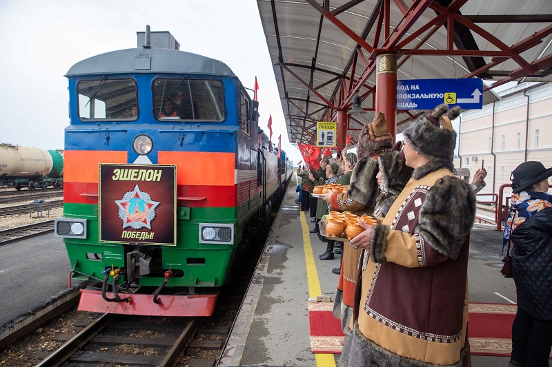 Эшелон Победы прибыл на железнодорожный вокзал  Нижний Бестях