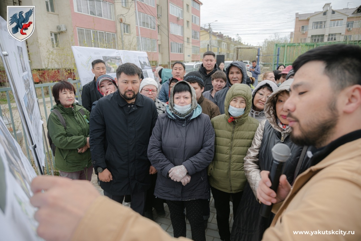 Евгений Григорьев обсудил с жителями благоустройство дворовых территорий в Строительном округе