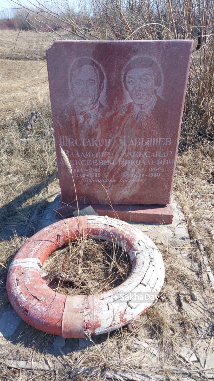 Фотофакт: Скорбный памятник напротив пляжа в Якутске