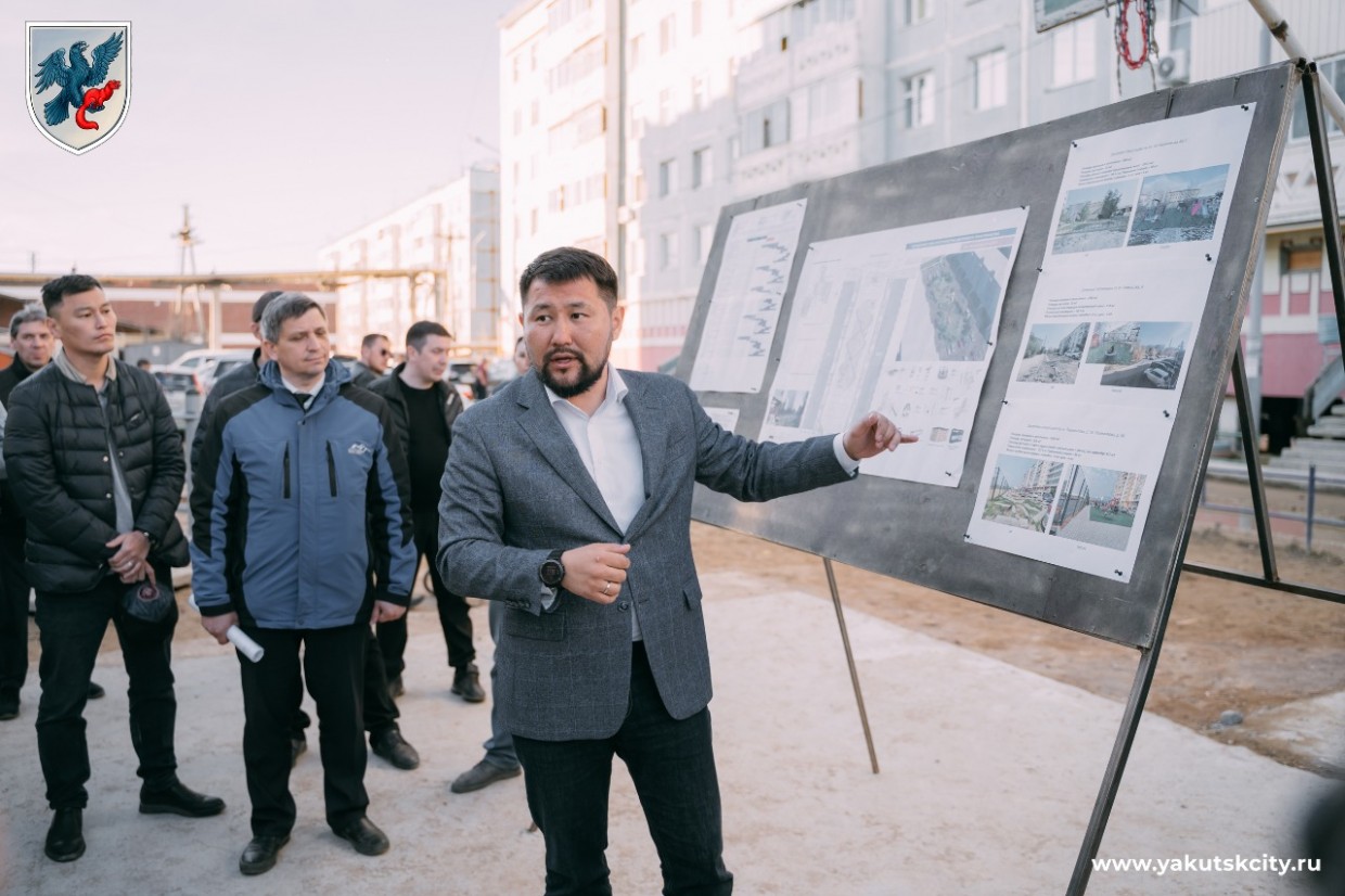 Евгений Григорьев внес корректировки в проект по благоустройству дворов по предложениям горожан
