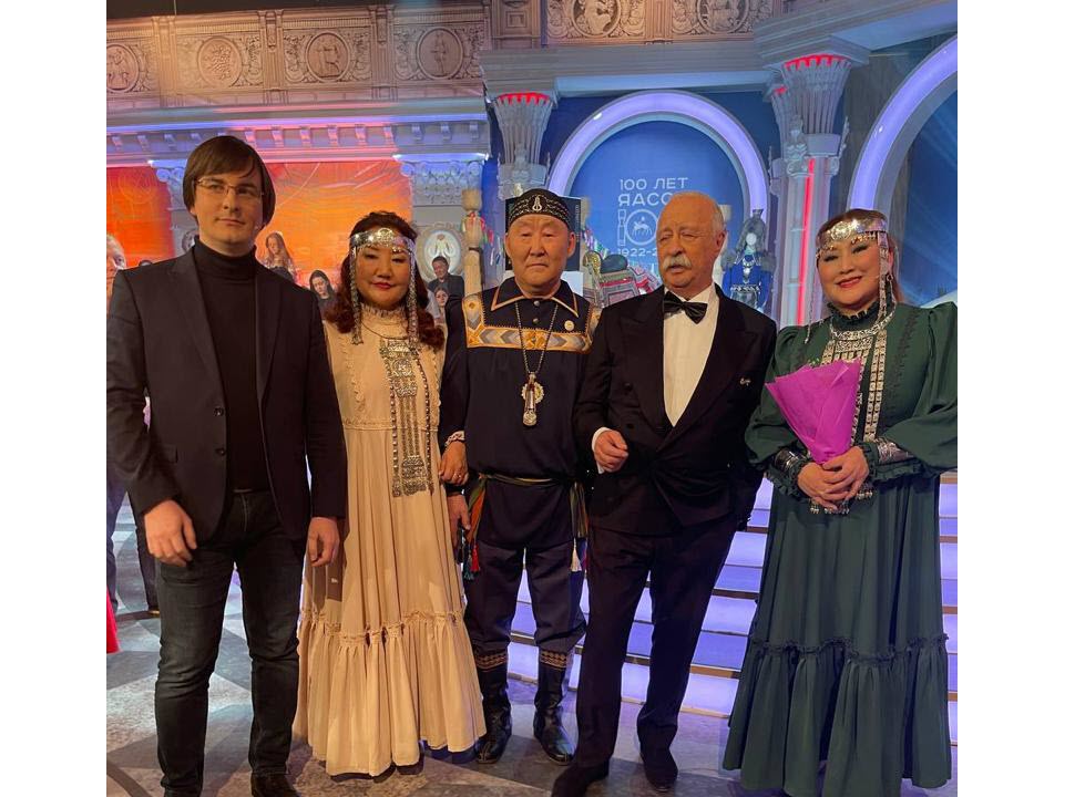 Якутский хомусист-виртуоз Спиридон Шишигин принял участие в телепередаче «Поле чудес»