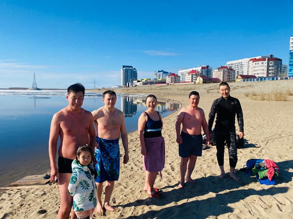 Моржи открыли "летний" купальный сезон