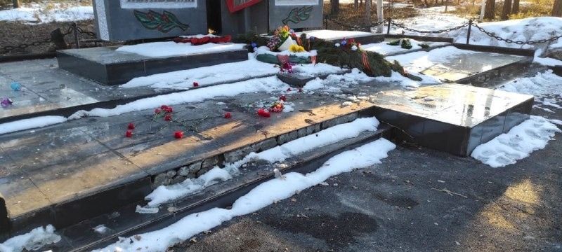 В Нерюнгри неизвестные осквернили памятник воинам-интернационалистам