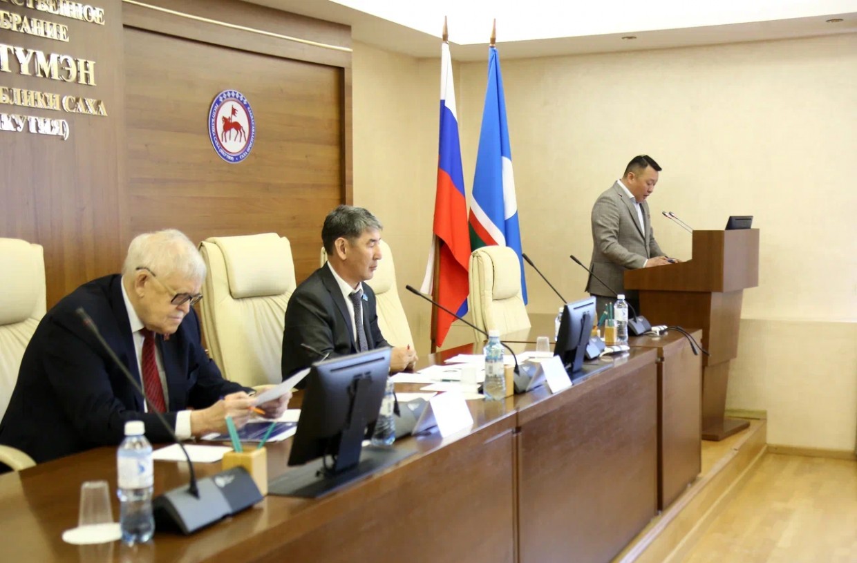 В Ил Тумэне рассмотрены вопросы соблюдения законодательства по реализации мусорной реформы в Якутии