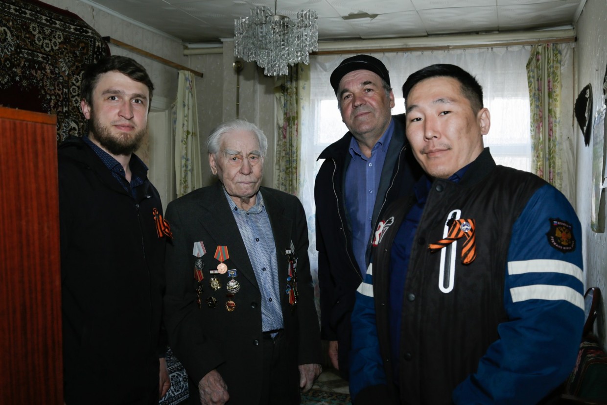 Аэропорт "Якутск" поздравил ветеранов с наступающим Днем Победы