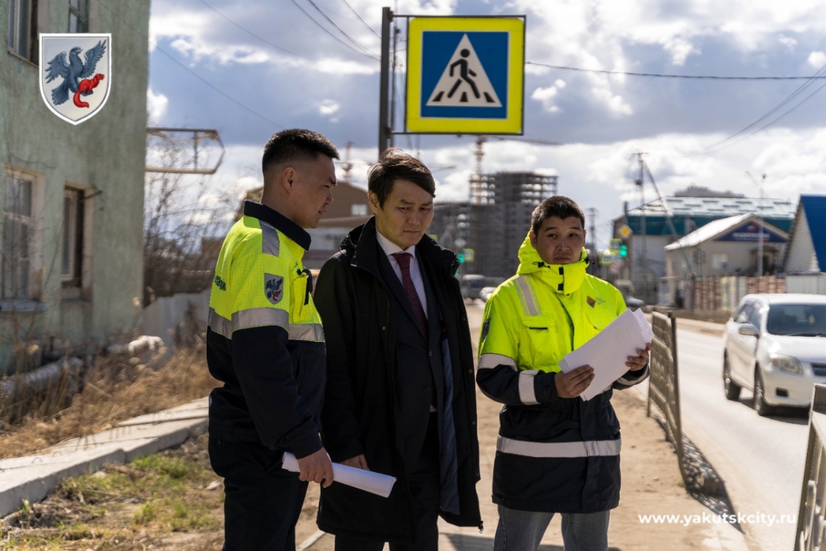 Алексей Корнилов проверил состояние дорожного полотна и тротуаров на улице Жорницкого