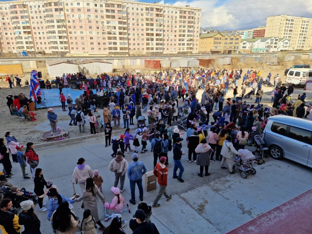 Совет старост 203 мкр в Якутск провели праздничное мероприятие "Ради жизни на Земле"