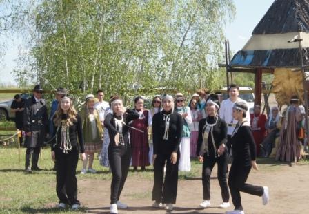 Якутские судьи танцевали, пели и соревновались на Ысыахе