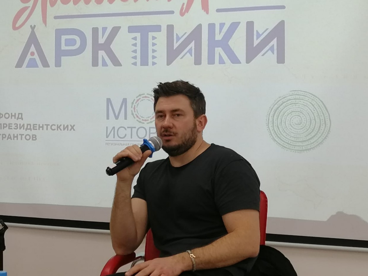 Писатель Дмитрий Глуховский* заочно арестован