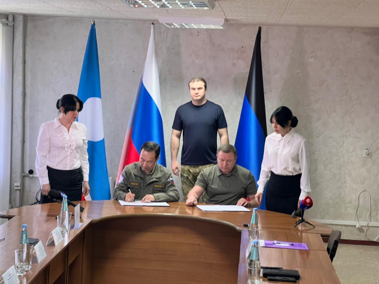 Айсен Николаев и Сергей Ермаков подписали соглашение о сотрудничестве между Якутией и городом Кировское ДНР