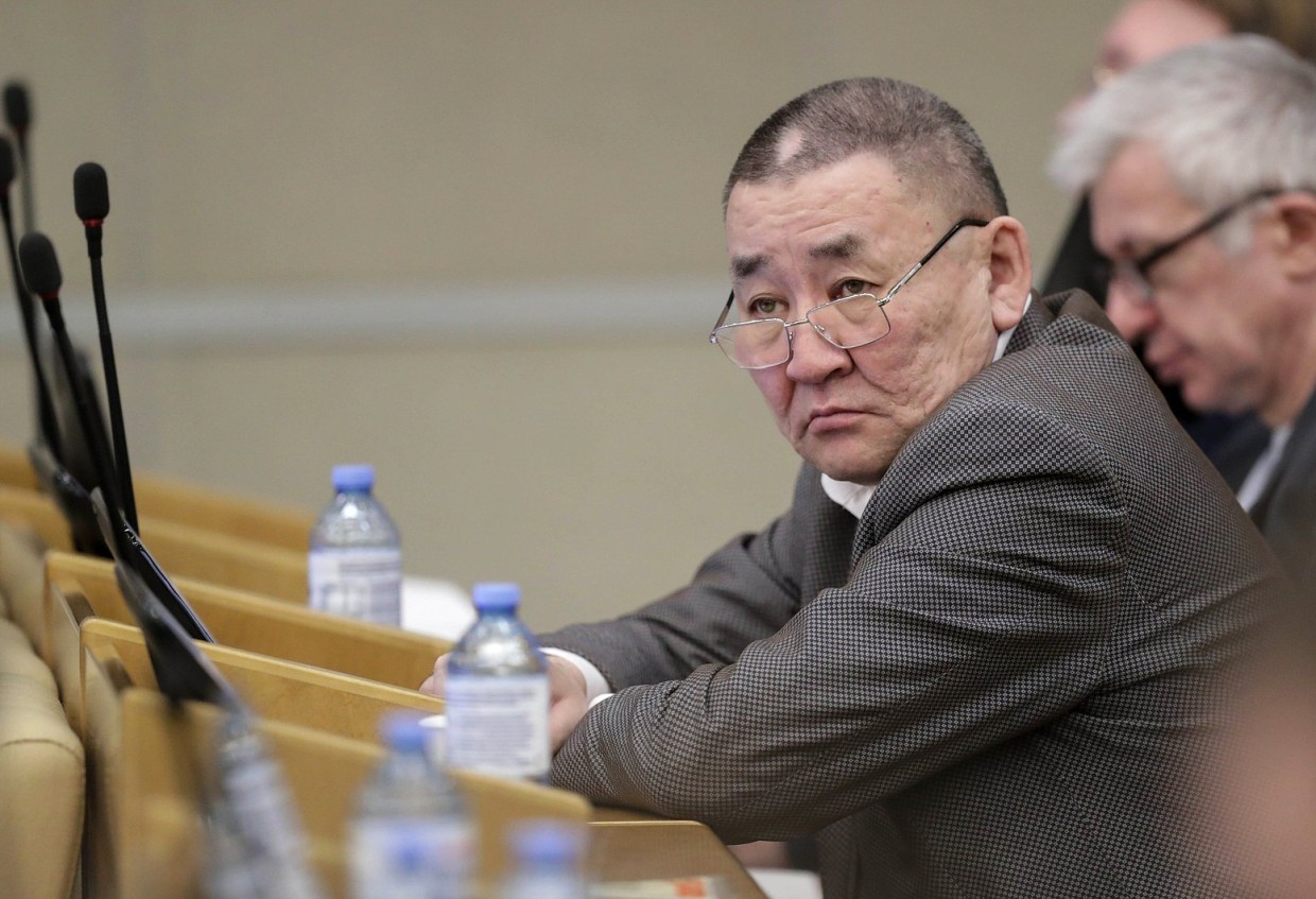 «Провинился! Становись на чурку позора!». Депутат Госдумы Аммосов предлагает ввести товарищеские суды