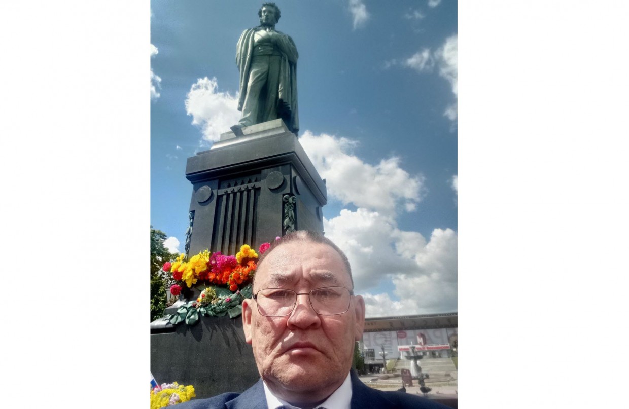 Депутат Госдумы от Якутии Петр Аммосов: "Когда вижу названия магазинов и ресторанов на нерусском языке, становится не по себе"