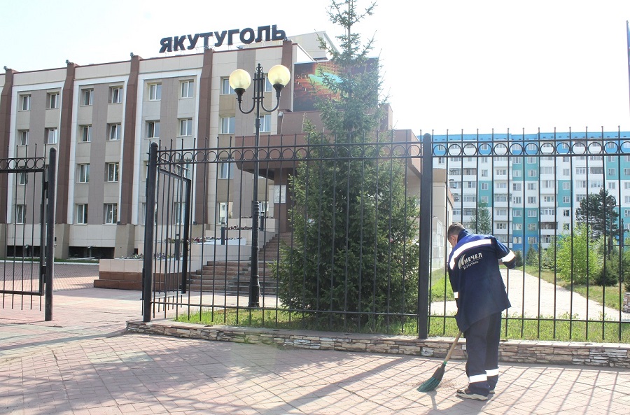 «Якутуголь» трудоустраивает школьников в период летних каникул