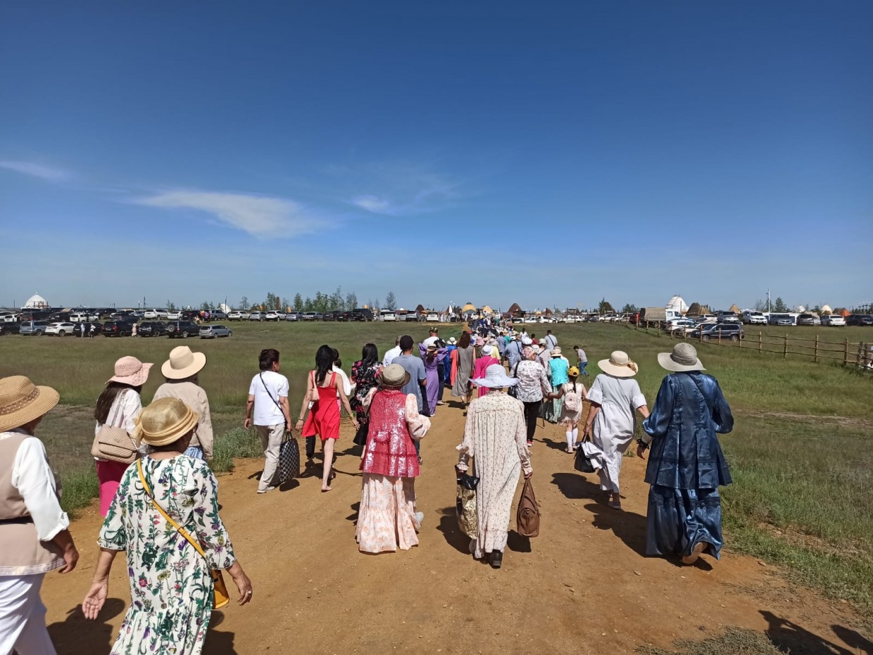 Связь, пыль, навесы и туалеты. Якутяне обсуждают "плюсы" и "минусы" Ысыаха Туймаады