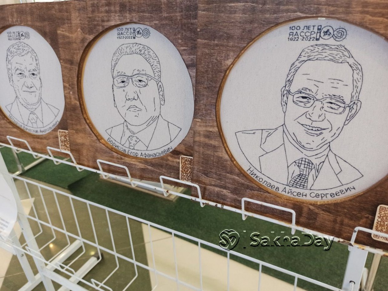 Фотофакт: Школьница вышила руководителей Якутии