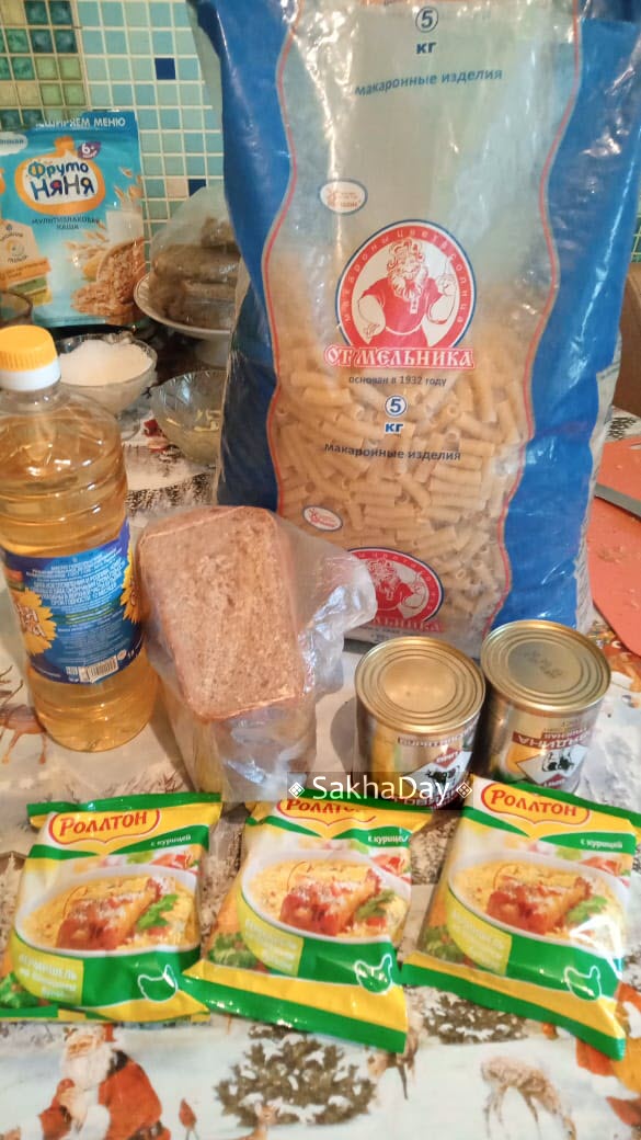 Фотофакт: Жители затопленного села в Якутии получили продуктовую помощь