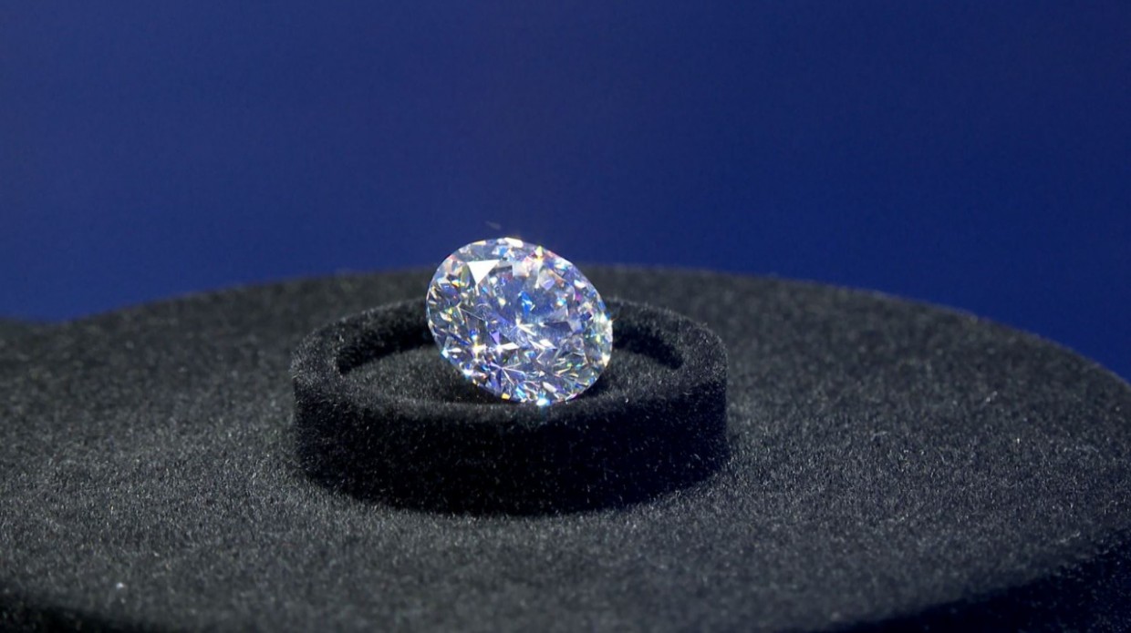 АЛРОСА вновь представила коллекцию редчайших экспонатов своего алмазного фонда для жителей республики