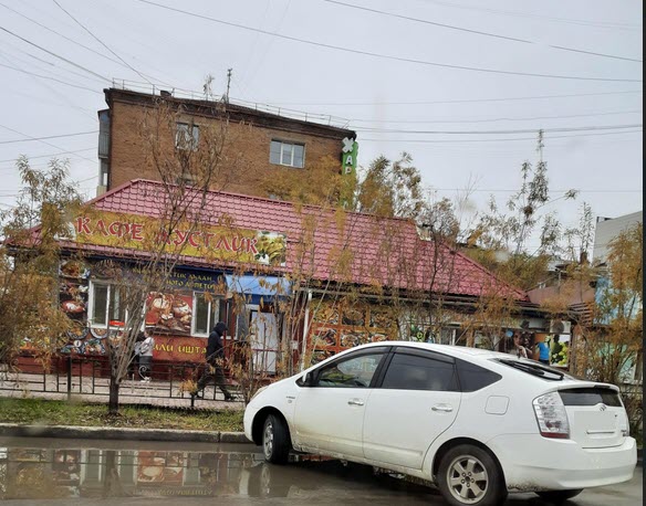 В Якутске работники кафе чуть не отравили посетителя, а затем избили и отобрали телефон (видео)