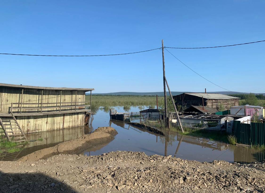 МЧС Якутии: В Батагае вода превысила критическую отметку