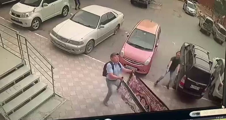 В соцсети появилось видео падения ребенка с 12-го этажа в Якутске (видео)