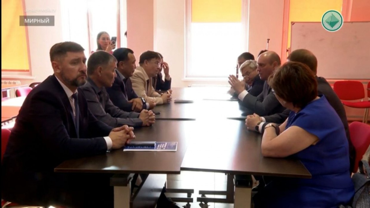 Один на всех: Партии “Единая Россия” и “Справедливая Россия” выдвинули единого  кандидата на выборы главы Мирного