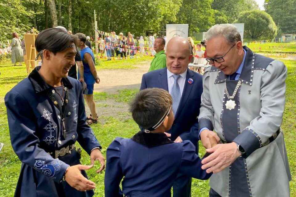 Якутского всадника Дугуйдана Винокурова чествовали на Ысыахе в Санкт-Петербурге