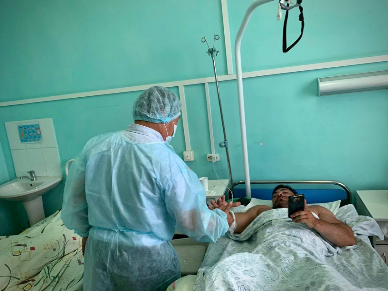 Один из пострадавших при жесткой посадке вертолета Ми-8 находится в реанимации, десять человек - в тяжелом состоянии