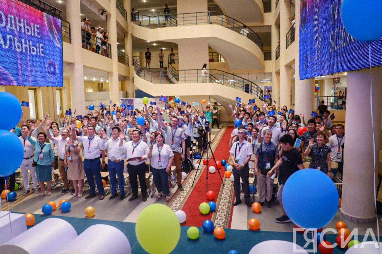 Бумага из листьев, приложение от стресса: участники МИИ-2022 рассказали о своих научных проектах