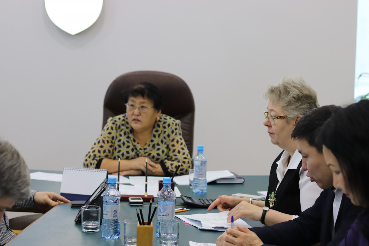 Депутаты Якутской городской Думы обсудили ремонт дорог в селе Табага и кормозаготовительные работы