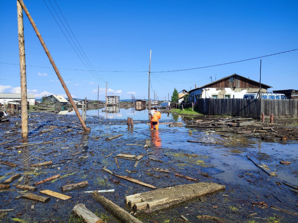 На реке Яна в Верхоянске идёт постепенное снижение уровня воды