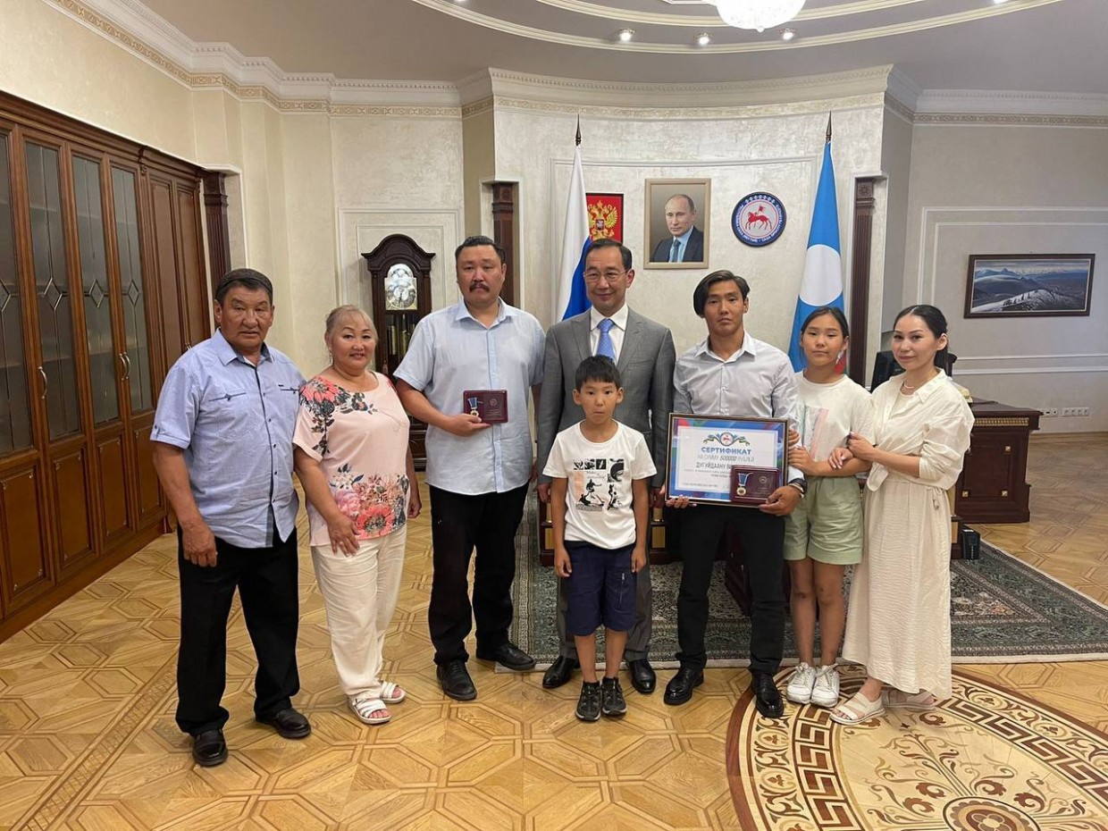 Оймяконских всадников наградили знаком отличия "Гражданская доблесть"