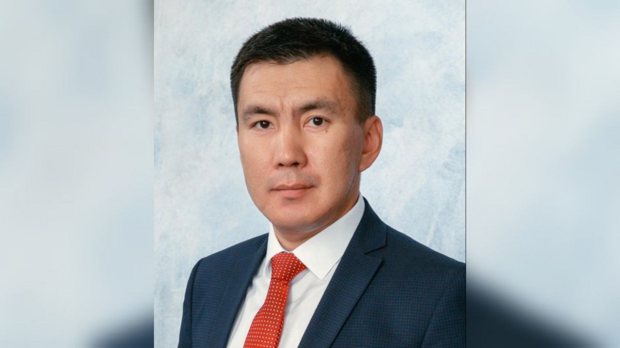 Чиновник из Мирнинского района решил составить конкуренцию главе Ленского района на выборах