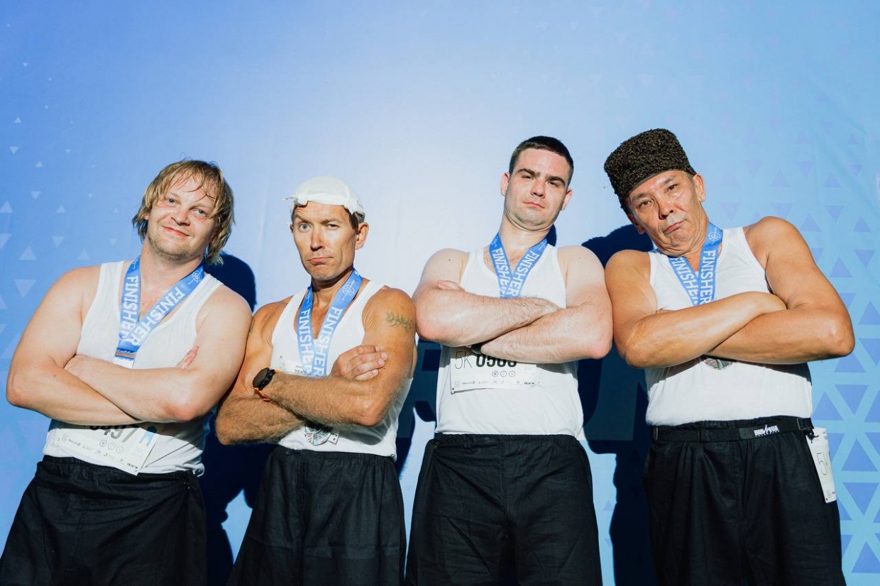 Фотофакт: Джентльмены удачи на марафоне в Якутске