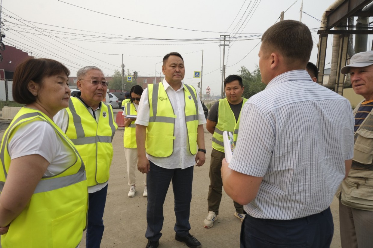 Депутаты Гордумы проверили ход строительства и ремонта дорог в Якутске