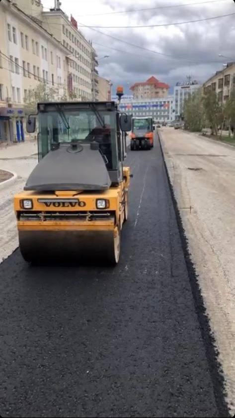 Фотофакт: Началось асфальтирование проспекта Ленина в Якутске