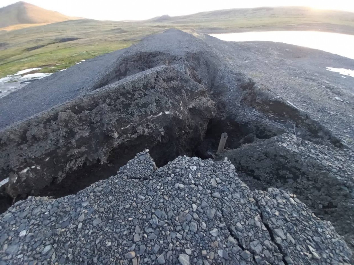 В Якутии провалилась часть плотины. Объявлена ЧС