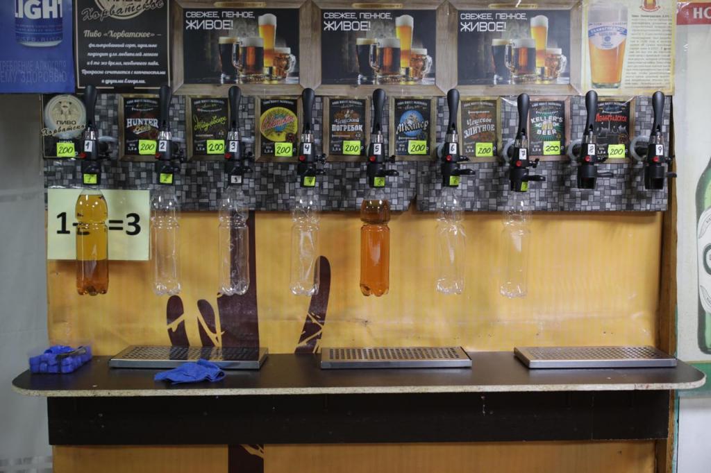 Жители Якутска жалуются на алкоточки рядом с школой и жилым домом