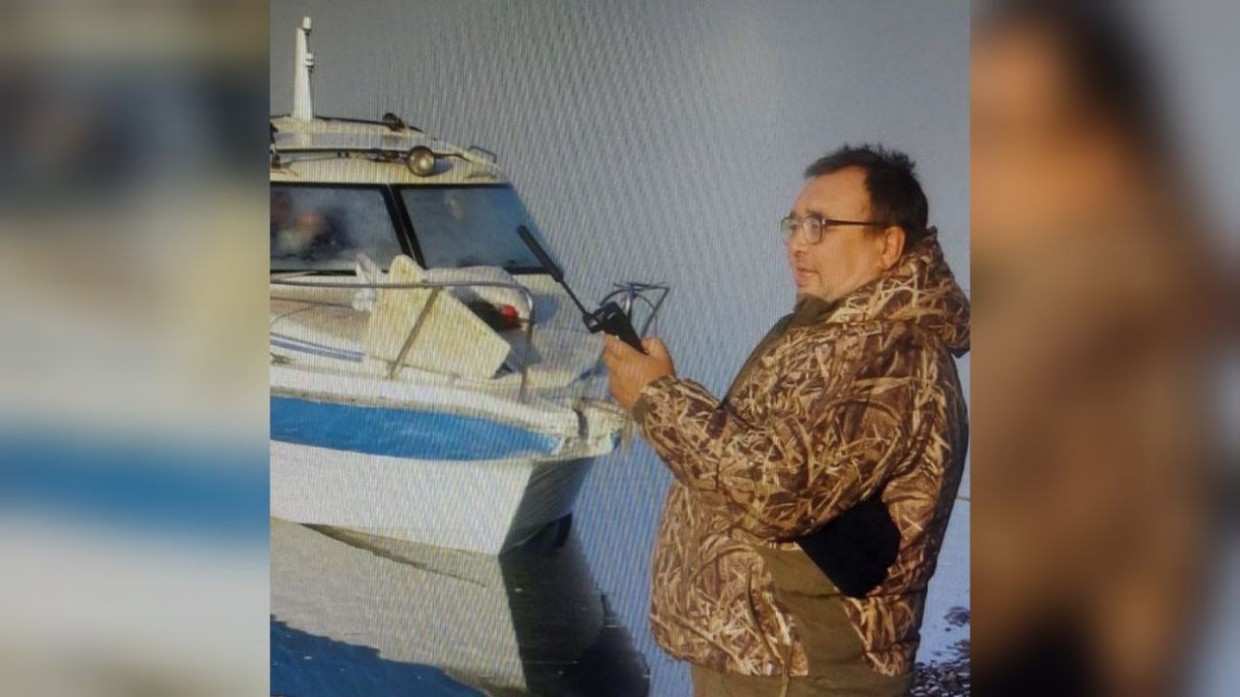 На поиски пропавших в море Лаптевых рыбаков вылетел вертолет
