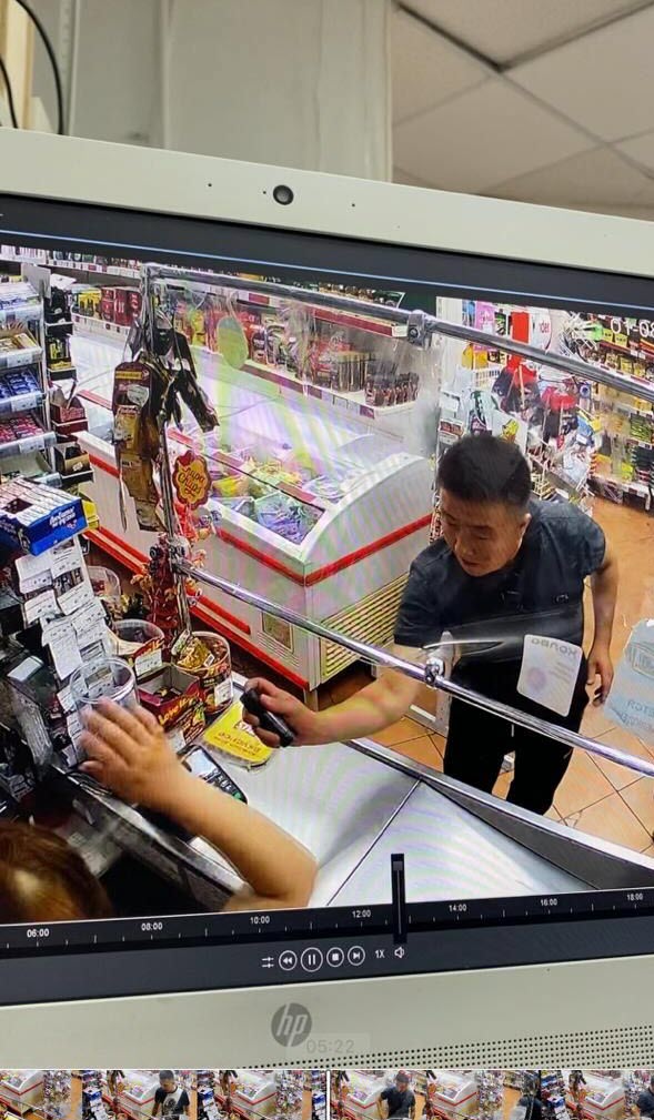 В Якутске мужчина брызнул в продавца из газового баллончика