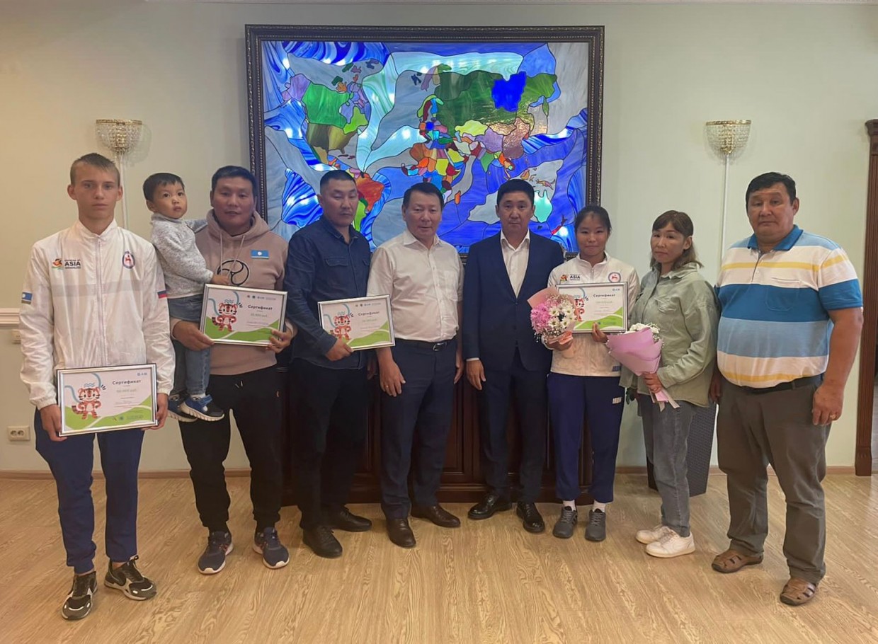 Федерация бокса Якутии и Алмазэргиэнбанк поздравили победителя и призеров Игр "Дети Азии"