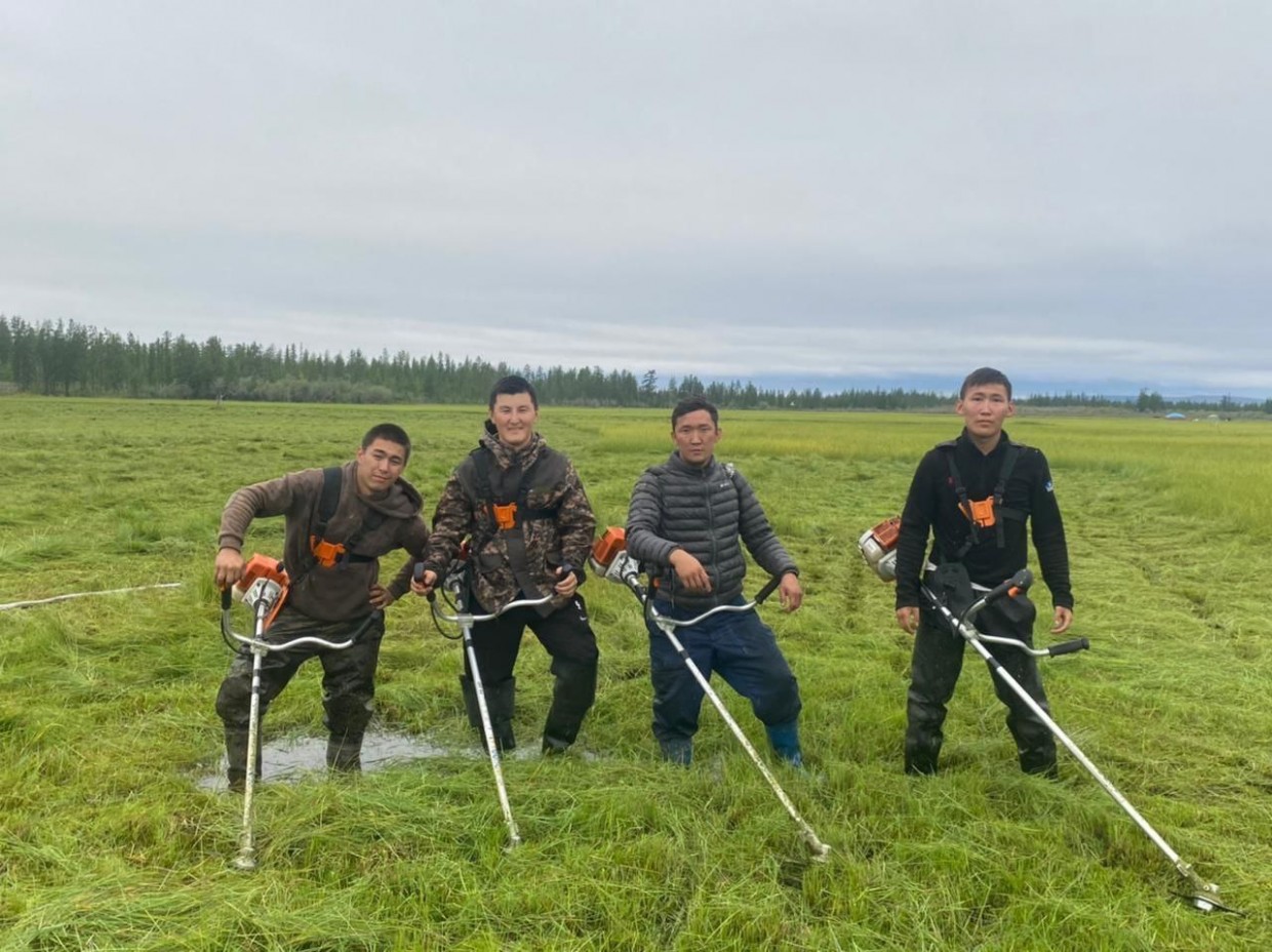 Минсельхоз Якутии: "Стоит задача максимально заготовить сена на местах, для этого созданы мобильные бригады"