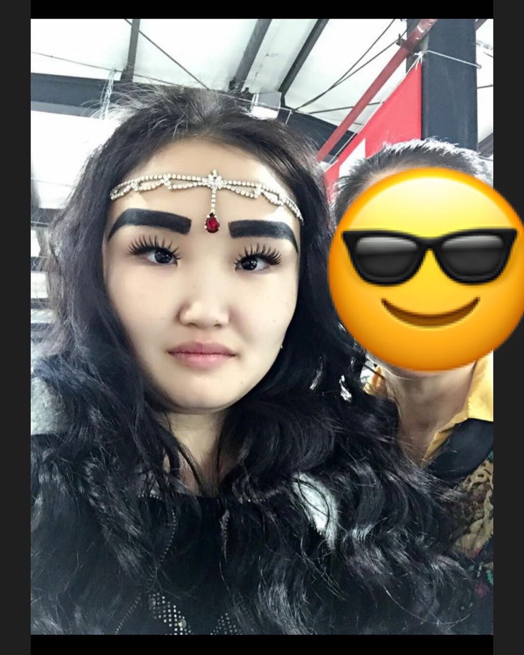 "История Анжелики - грустная история о юродивых и шутах".  Сегодня справляет день рождения самая скандальная блогерша Якутии