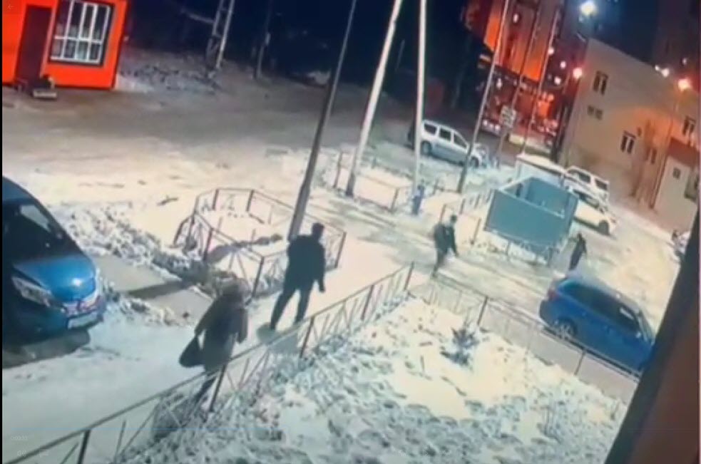 Чем закончилось дело о нападении на пожилую пару на улице Дежнева в апреле?