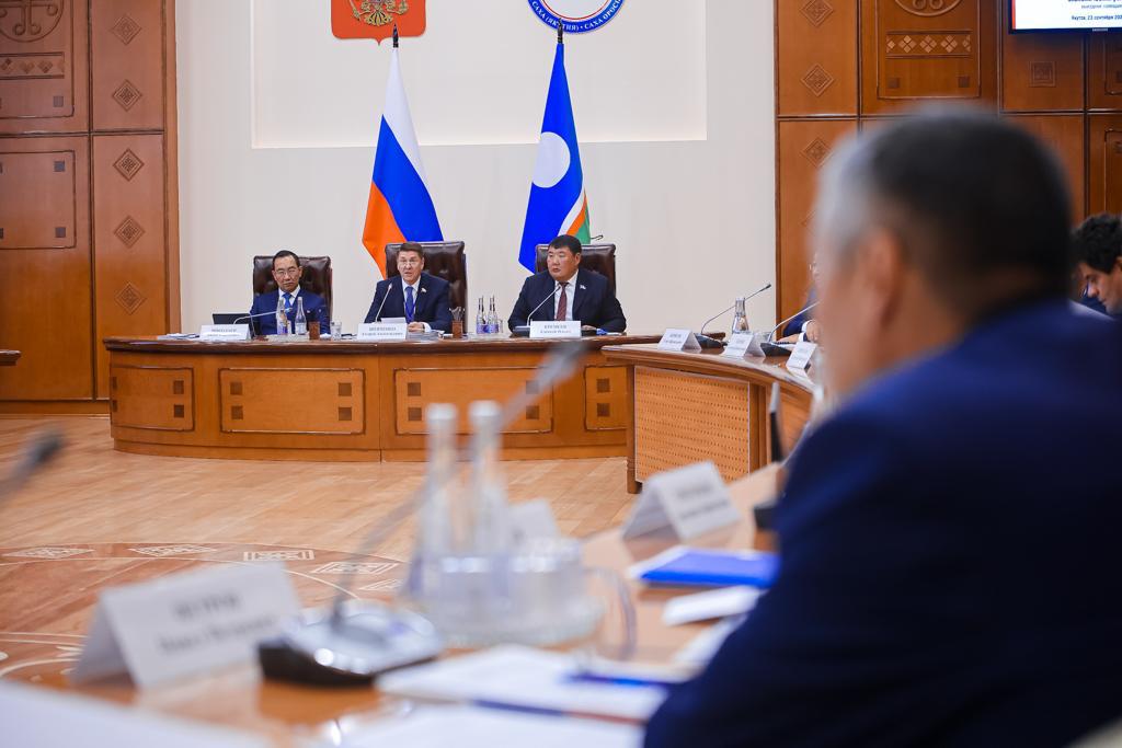 Айсен Николаев: Новый вектор развития России требует максимально быстрого развития инфраструктуры