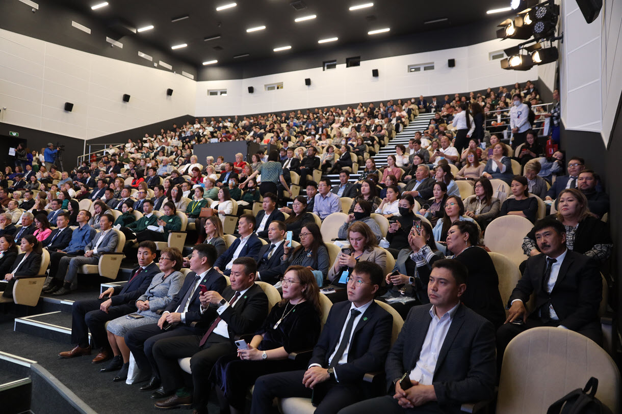 Якутская городская Дума приняла участие в пленарном заседании форума «ЯКУТСК 4.0.0 СТАРТ»